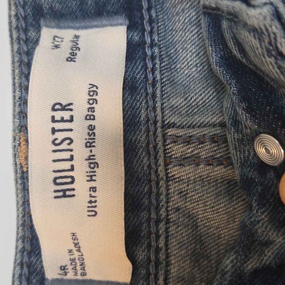 Hollister Women's Denim Ultra High Rise Baggy Jeans - Picture 4 of 7